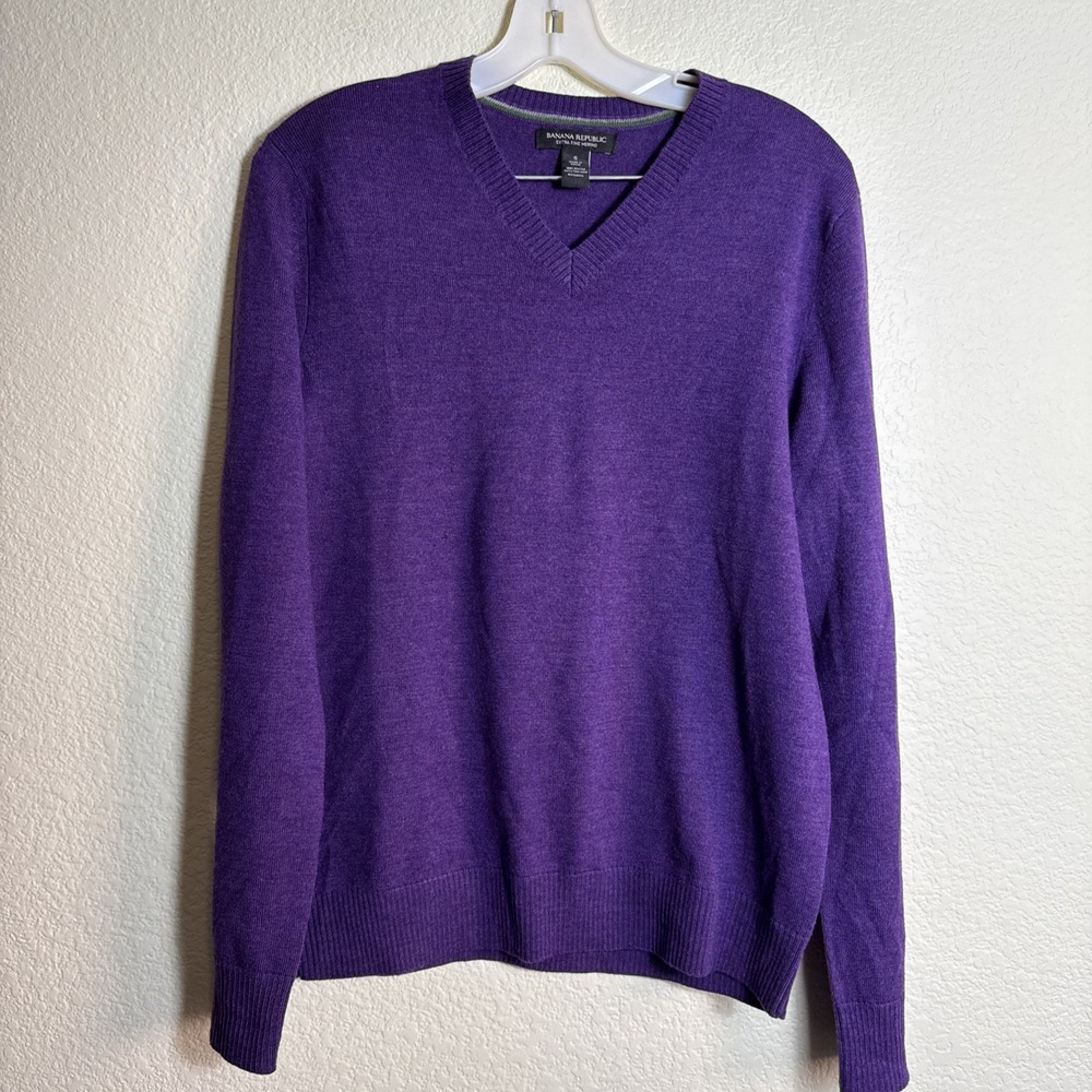 Banana Republic Mens Small Purple Wool VNeck Knit Sweater Top Pullover Meriono *